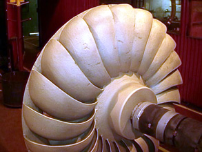 Roue de turbine endommagée