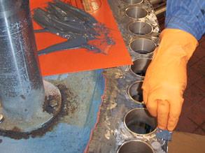 Préparation de la surface sur la corrosion par piqûres profonde avec le Belzona 4301