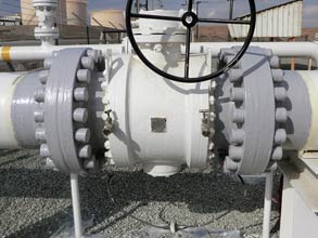 Segunda camada de Belzona 3411 aplicada para encapsular completamente os flanges