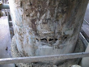 Tanque de imersão corroído em planta de fabricação de coque