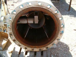 Válvula de controle de 85 cm de diâmetro danificada por corrosão em estação de tratamento de efluentes