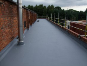 Läckande tak skyddat med Belzona 3111 (Flexible Membrane)