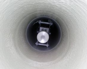 Rivestimento interno a spessore di tubo con Belzona 1381