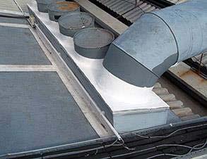 Mit Belzona 3111 (Flexible Membrane) verstärkte Verbindung zum Schutz von Dächern vor Leckagen