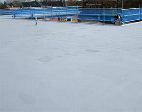 Połać dachu zabezpieczona zimą przy pomocy materiału Belzona 3111 (Flexible Membrane)