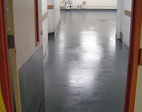 用贝尔佐纳 (Belzona) 4111（乳浆石英）修复厨房盥洗间地板并防止劣化