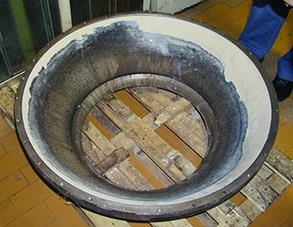 用贝尔佐纳 (Belzona) 4111（乳浆石英）修复和保护容器部分的内衬