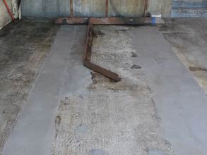 Concreto deteriorado de uma área de descarga reparado com Belzona 4154 e revestido com Belzona 4131