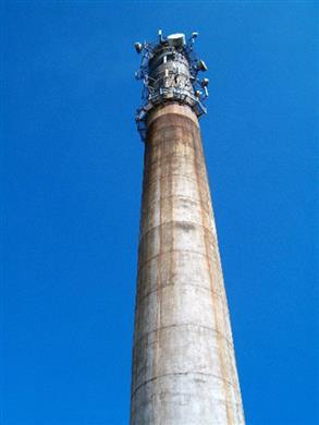 Comignolo di camino in calcestruzzo danneggiato