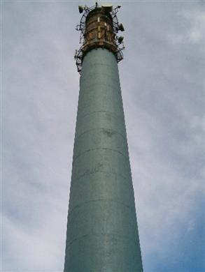 Belzona 5151 (ハイビルドクラッディング) で煙突を老朽化と汚染から保護