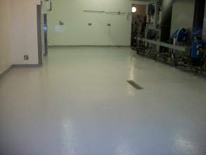 Belzona 5231 (SGラミネート) で調理室の床を滑りにくく