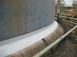 Uszczelnienie podstawy zbiornika z użyciem materiału firmy Belzona zapewniającego trwałe zabezpieczenie